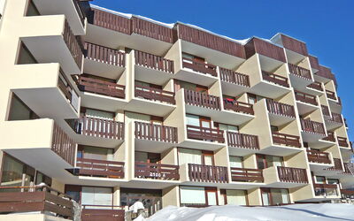 Tignes 245: Property, Sky, Building, Tower Block, Urban Design, Condominium, Neighbourhood, Wood, Residential Area, Real Estate