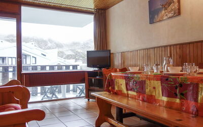 Accommodation:&nbsp;Le 2100 a et B (Lavachet) 245.7