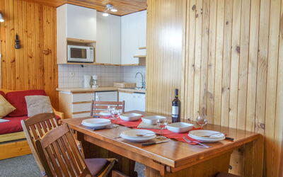 Accommodation:&nbsp;Le 2100 a et B (Lavachet) 245.8