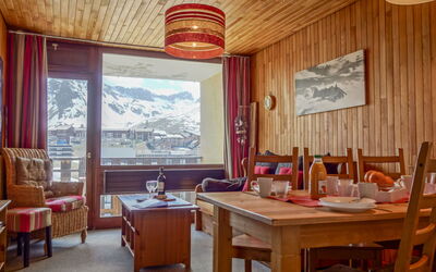 Accommodation:&nbsp;Le 2100 a et B (Lavachet) 245.9