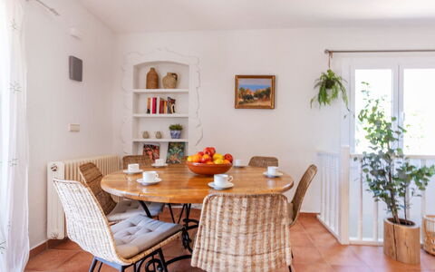 El Suro: Furniture, Interior Design, Table, Chair, Wood, Flooring, Kitchen & Dining Room Table, Dining Room, Room, Floor