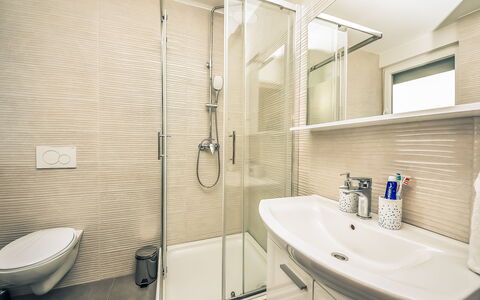 Mare: Mirror, Plumbing Fixture, Tap, Sink, Bathroom Sink, Bathroom, Purple, Lighting, Shower Head, Plant