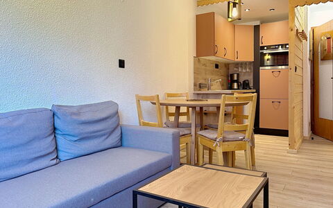 Tignes 310: Flooring, Interior Design, Floor, Furniture, Wood, Room, Ceiling, Apartment, Living Room, Wood Stain