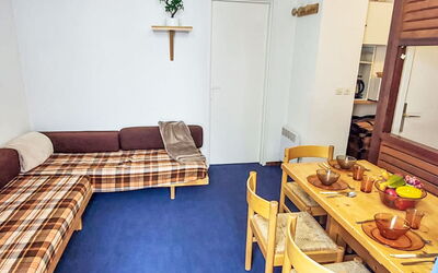 Le Borsat (Val Claret) 315.15: Table, Furniture, Property, Building, Comfort, Wood, Interior Design, Tableware, Living Room, Flooring