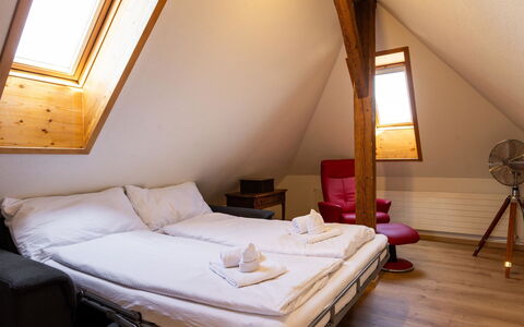 Spatzennest: Bed, Bedroom, Furniture, Wood, Bed Sheet, Floor, Bedding, Flooring, Interior Design, Bed Frame