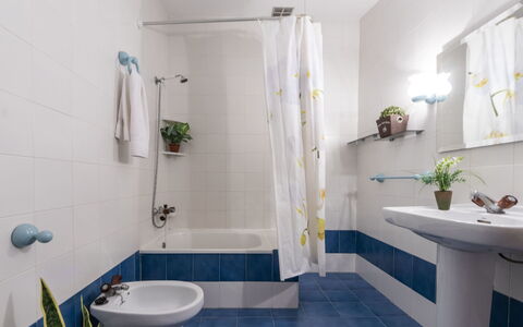 Lucky: Tap, Plumbing Fixture, Bathtub, Plant, Property, Sink, Green, Building, Bathroom, Shower Head