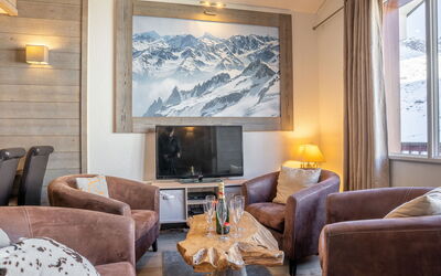 Rond Point des Pistes (Val Claret) 330.17: Brown, Furniture, Couch, Property, Picture Frame, Comfort, Wood, Window, Living Room, Lighting