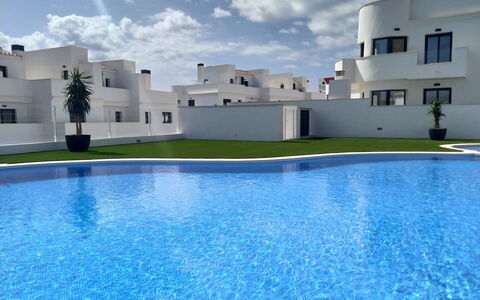 Residencial Panoramic: Water, Sky, Cloud, Building, Plant, Swimming Pool, Window, Azure, House, Leisure
