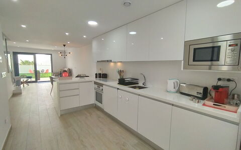 Residencial Panoramic: Cabinetry, Countertop, Kitchen, Building, Kitchen Appliance, Kitchen Stove, Home Appliance, Interior Design, Wood