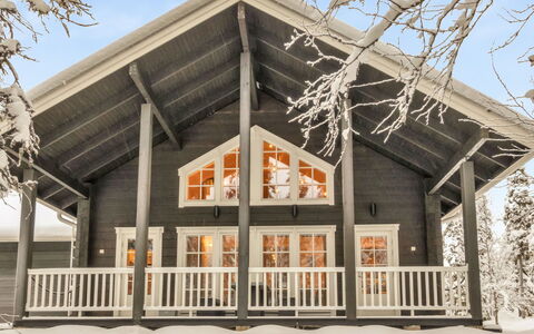 Tiera: Wood, Home, House, Cottage, Siding, Winter, Freezing, Porch, Snow, Log Cabin