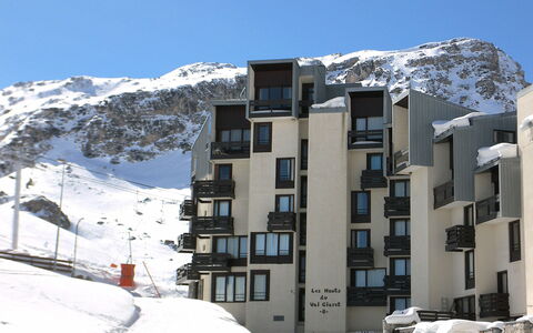 Tignes 340: Sky, Snow, Building, Mountain, Window, White, Slope, Architecture, Urban Design, House