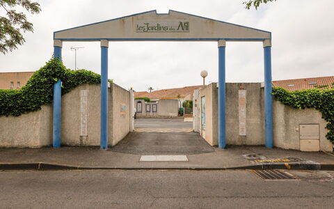 Les Jardins du Nil: Sky, Plant, Cloud, Shade, Tree, Road Surface, Land Lot, Asphalt, Residential Area