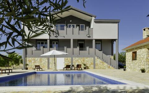 Villa Dalmacija: Sky, Water, Plant, Building, Property, Window, Swimming Pool, Azure, Tree, Shade