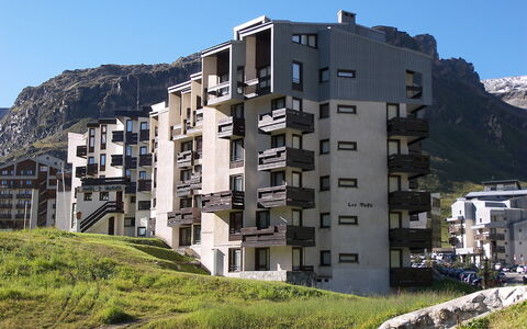 Tignes 345: Sky, Building, Window, Mountain, Nature, Architecture, Urban Design, House, Condominium, Neighbourhood