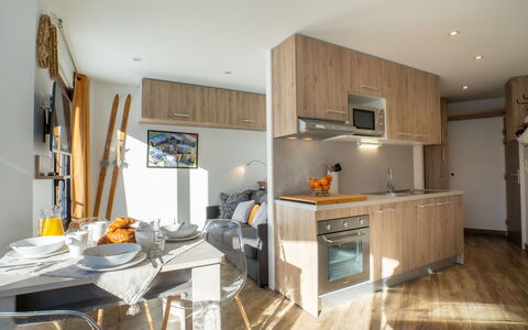 Tignes 345: Countertop, Cabinetry, Kitchen Stove, Kitchen Appliance, Wood, Kitchen, Interior Design, Stove, Flooring