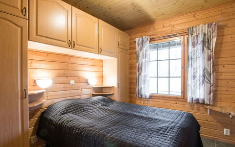 Kurunkynsi i: Bed, Furniture, Bedroom, Interior Design, Bedding, Bed Sheet, Flooring, Wood, Floor, Room