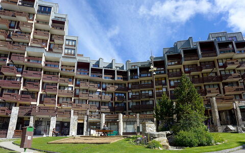 Tignes 350: Cloud, Building, Plant, Sky, Property, Tower Block, Urban Design, Condominium, Residential Area, Neighbourhood