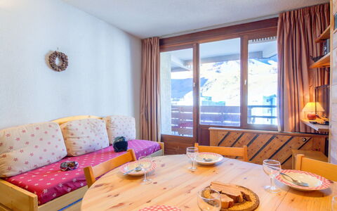 Accommodation:&nbsp;Le Curling a (Val Claret) 350.8