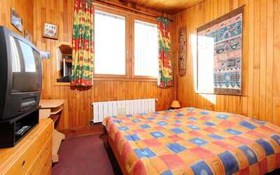 Accommodation:&nbsp;Le Curling a (Val Claret) 350.17