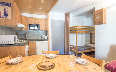 Accommodation:&nbsp;Le Curling a (Val Claret) 350.8