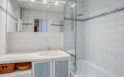 Accommodation:&nbsp;Le Curling a (Val Claret) 350.20