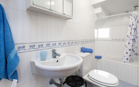 Vista Bonita: Tap, Plumbing Fixture, Sink, Mirror, Bathroom Sink, Property, Blue, Purple, Bathroom, Interior Design