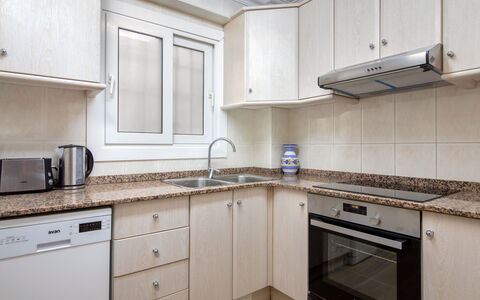 Hawai: Countertop, Cabinetry, Property, Building, Kitchen Sink, Sink, Kitchen Stove, Kitchen Appliance, Kitchen, Tap