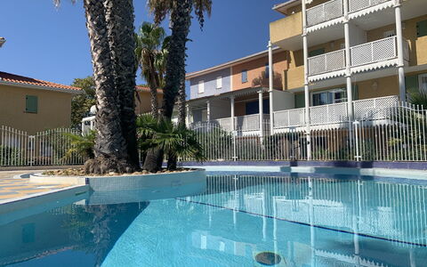 La Belle Créole: Water, Building, Daytime, Property, Sky, Plant, Swimming Pool, Window, Azure, Tree