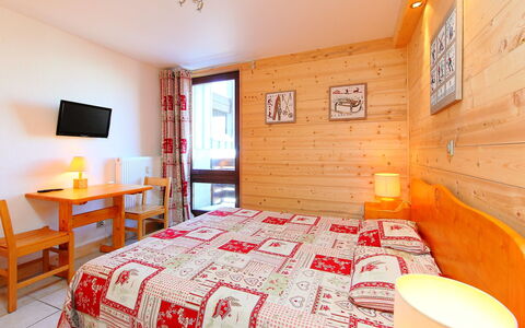 Tignes 375: Bedroom, Bed, Room, Furniture, Bed Sheet, Property, Bedding, Bed Frame, Interior Design, Wall