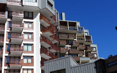 Tignes 380: Sky, Daytime, Property, Building, Window, Tower Block, Urban Design, Condominium, Material Property, Residential Area