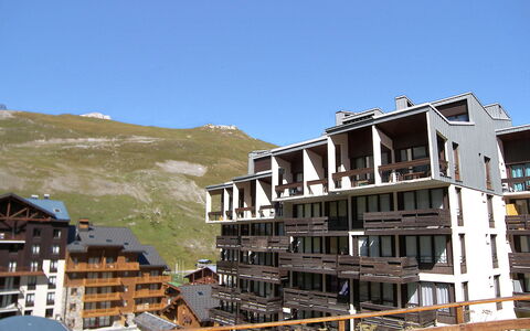 Tignes 390: Sky, Building, Property, Mountain, Window, Urban Design, Real Estate, Landscape, Facade, City