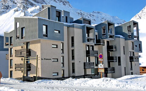 Tignes 390: Snow, Sky, Building, Property, Mountain, Window, Slope, House, Residential Area, Real Estate
