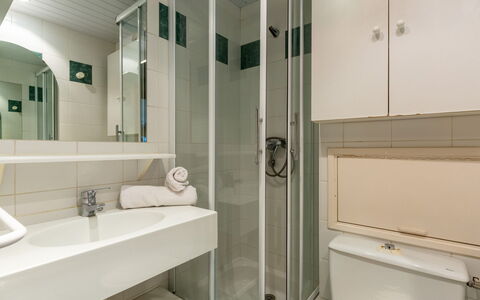 Tignes 397: Mirror, Plumbing Fixture, Property, Sink, Tap, Building, Bathroom, Interior Design, Floor