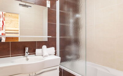 Accommodation:&nbsp;Le Bec Rouge (Le Lac) 480.8