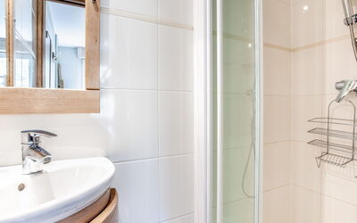 Accommodation:&nbsp;Le Bec Rouge (Le Lac) 480.9