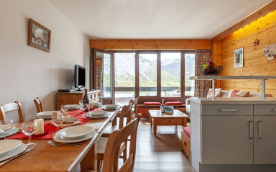 Accommodation:&nbsp;Le Bec Rouge (Le Lac) 480.8