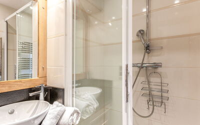 Accommodation:&nbsp;Le Bec Rouge (Le Lac) 480.9