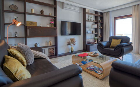 Accommodation:&nbsp;La Mer 407.2