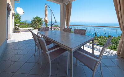 Accommodation:&nbsp;La Mer 407.2