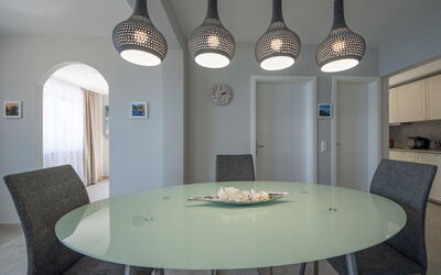 Accommodation:&nbsp;La Mer 407.1