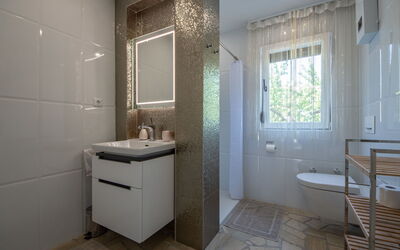 Accommodation:&nbsp;La Mer 407.2
