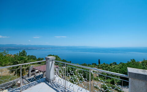La Mer: Water, Sky, Cloud, Daytime, Plant, Fence, Building, Coastal And Oceanic Landforms, Tree, Horizon