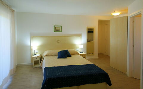 K Mono: Furniture, Property, Wood, Comfort, Bed, Shade, Interior Design, Floor, Real Estate