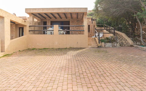 Li Cossi: Building, Plant, Property, Window, Land Lot, Urban Design, Landscape, Neighbourhood, Grass, Leisure