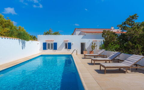 Rubi: Water, Sky, Property, Plant, Building, Blue, Swimming Pool, Azure, Shade, Tree