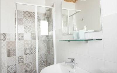 Luxury Courtyard 114.4: Mirror, Tap, Plumbing Fixture, Sink, Bathroom Sink, Property, Bathroom, Lighting, Interior Design, Purple