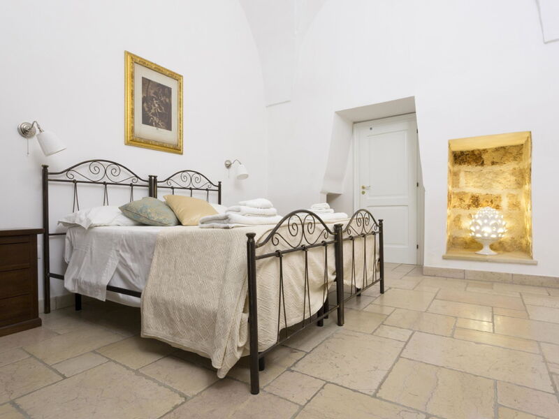 Accommodation:&nbsp;Luxury Courtyard 114.5