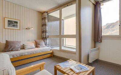 Accommodation:&nbsp;Origanes 324 200.3