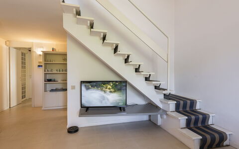 Residenza Morin: Furniture, Wood, Building, Shelving, Shelf, Living Room, Flooring, Floor, Hardwood, House