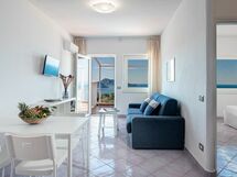 Accommodation:&nbsp;Trilocale Superior Wave